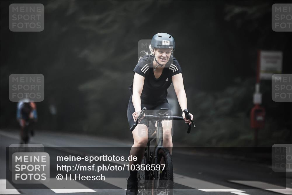 13.09.2026 - Stadtparktriathlon H.Heesch http://msf.ph/oto/10356597 13.09.2026 09:50:16 Radfahren 171, 314, 321 meine-sportfotos.de