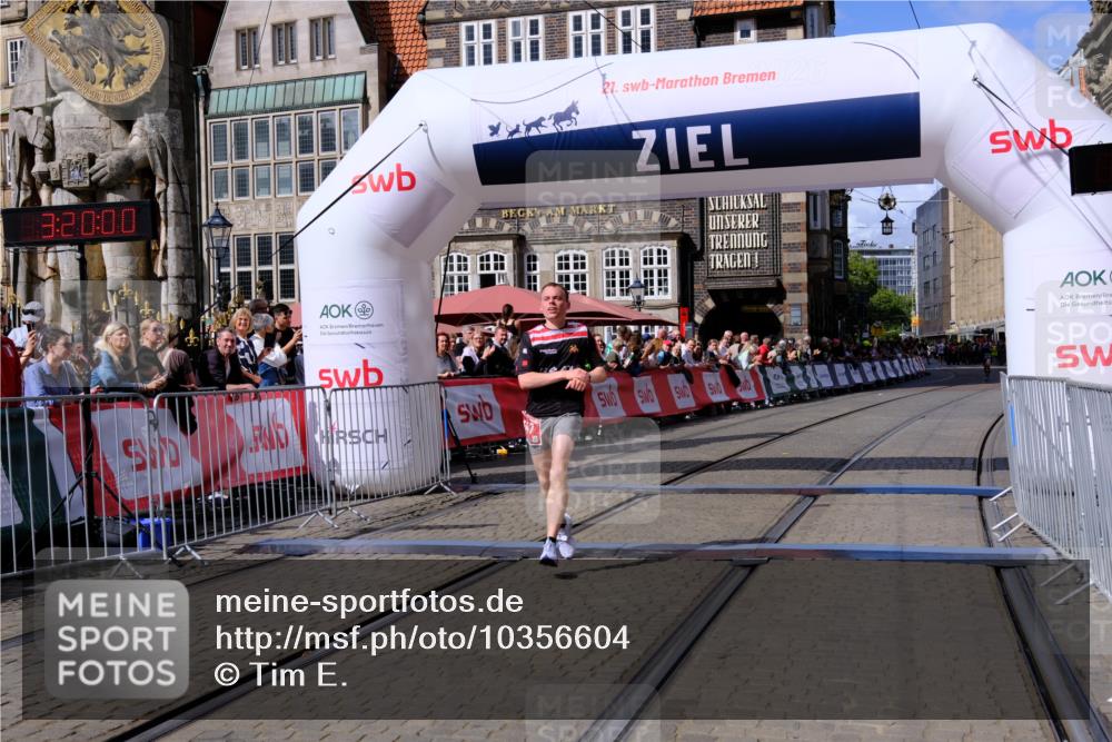 13.09.2026 - 21. swb-Marathon Bremen Tim E. http://msf.ph/oto/10356604 13.09.2026 12:50:48 Ziel 520, 4232, 8075 meine-sportfotos.de