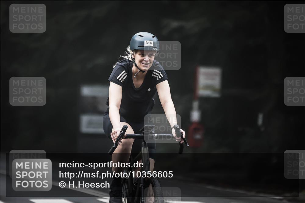 13.09.2026 - Stadtparktriathlon H.Heesch http://msf.ph/oto/10356605 13.09.2026 09:50:16 Radfahren 171, 314, 321 meine-sportfotos.de