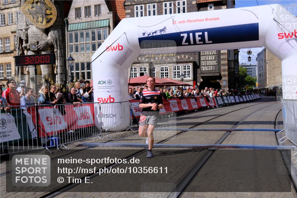 13.09.2026 - 21. swb-Marathon Bremen Tim E. http://msf.ph/oto/10356611 13.09.2026 12:50:48 Ziel 520, 4232, 8075 meine-sportfotos.de