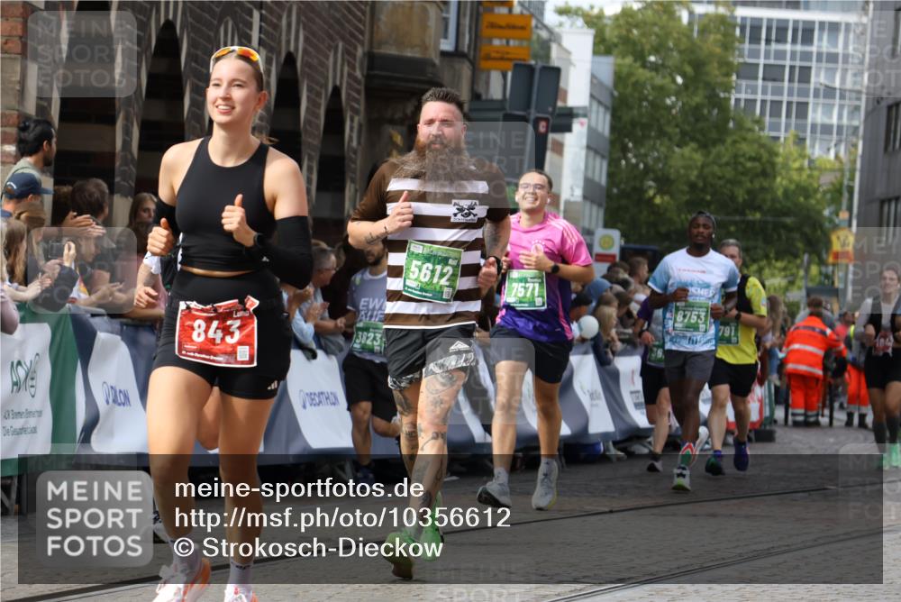 13.09.2026 - 21. swb-Marathon Bremen Strokosch-Dieckow http://msf.ph/oto/10356612 13.09.2026 13:37:14 Ziel 551, 813, 843, 1285, 1641, 1849, 1936, 2241, 2275, 2930, 3122, 3541, 3635, 3787, 3874, 3909, 3998, 4261, 4335, 4410, 4448, 5236, 5355, 5447, 5823, 6050, 6056, 6269, 6408, 6431, 6966, 7046, 7398, 7445, 7640, 8034, 8498, 8685, 8839, 9310, 9331, 9415, 9589, 9658, 9807, 9840, 270, 391, 448, 869, 1180, 3627, 3823, 4628, 5388, 5612, 5738, 5791, 6904, 7074, 7571, 8439, 8553, 8748, 8753, 10106 meine-sportfotos.de