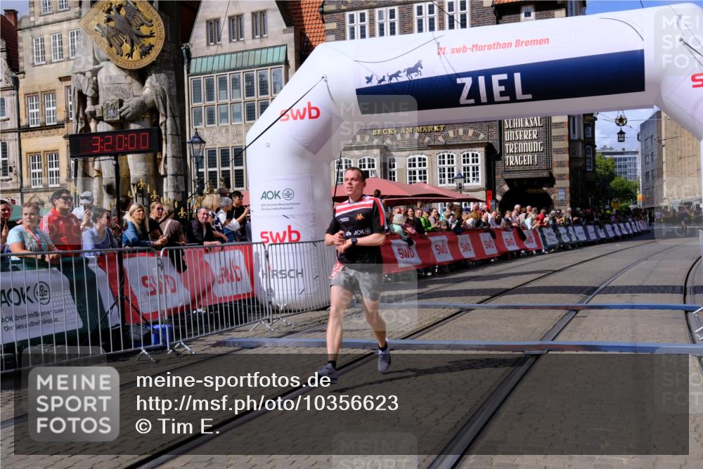 13.09.2026 - 21. swb-Marathon Bremen Tim E. http://msf.ph/oto/10356623 13.09.2026 12:50:49 Ziel 520, 4232, 8075 meine-sportfotos.de