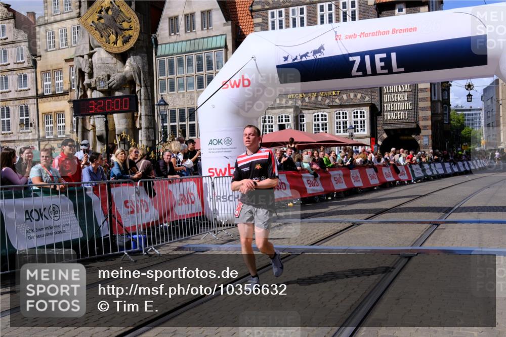 13.09.2026 - 21. swb-Marathon Bremen Tim E. http://msf.ph/oto/10356632 13.09.2026 12:50:49 Ziel 520, 4232, 8075 meine-sportfotos.de