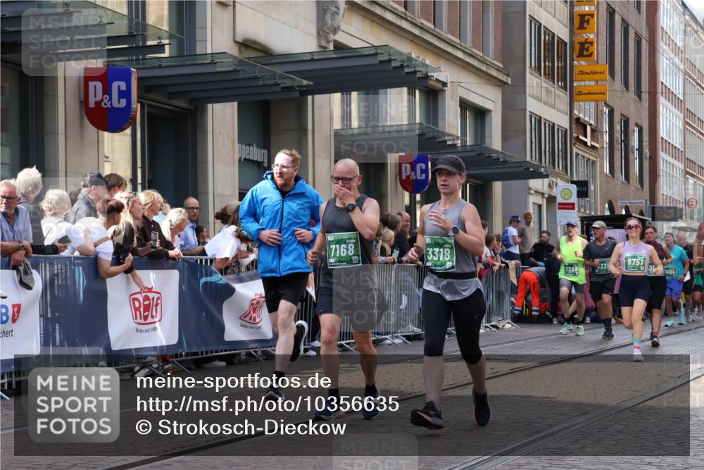 13.09.2026 - 21. swb-Marathon Bremen Strokosch-Dieckow http://msf.ph/oto/10356635 13.09.2026 13:34:13 Ziel 682, 784, 809, 911, 1307, 1395, 1871, 1967, 2215, 2831, 3029, 3052, 3058, 3068, 3214, 3318, 3388, 3409, 3636, 3765, 3890, 4112, 4537, 4616, 5147, 5378, 5488, 5566, 5694, 5760, 5852, 6168, 6244, 6255, 7168, 7746, 7833, 7962, 8182, 8381, 8453, 8493, 8552, 9402, 9453, 9751, 9788, 9802, 13112, 1364, 1656, 2355, 2464, 2727, 3162, 3389, 3522, 3632, 3790, 3984, 4613, 5265, 5341, 5489, 5563, 5587, 5768, 6090, 6151, 6509, 6623, 7047, 7303, 7354, 7431, 8025 meine-sportfotos.de