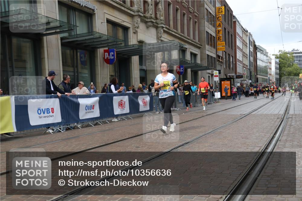 13.09.2026 - 21. swb-Marathon Bremen Strokosch-Dieckow http://msf.ph/oto/10356636 13.09.2026 11:17:15 Ziel 10472, 10756, 10773, 10979, 11709, 12292, 12334, 10295, 10335, 10773, 10779, 10999, 11355, 11461, 11495, 11653, 11672, 12101, 12287 meine-sportfotos.de