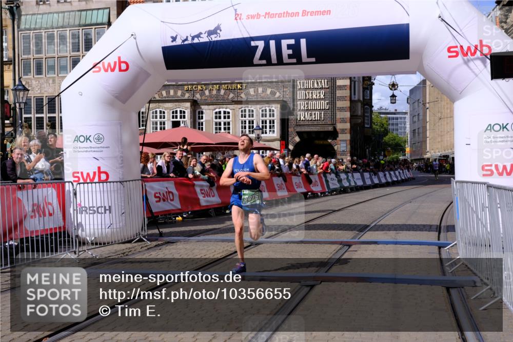 13.09.2026 - 21. swb-Marathon Bremen Tim E. http://msf.ph/oto/10356655 13.09.2026 12:50:57 Ziel 668, 8075 meine-sportfotos.de