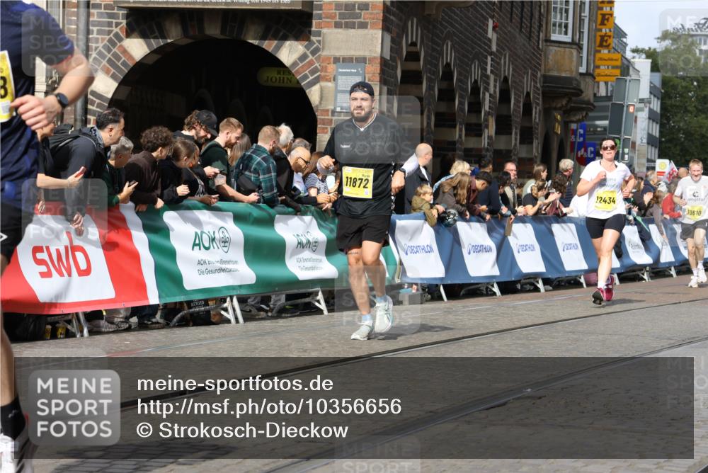 13.09.2026 - 21. swb-Marathon Bremen Strokosch-Dieckow http://msf.ph/oto/10356656 13.09.2026 10:56:55 Ziel 10240, 10356, 10372, 10486, 10540, 10675, 10721, 10771, 10824, 10844, 10888, 10936, 11064, 11069, 11256, 11349, 11407, 11474, 11601, 11795, 11844, 11855, 11871, 11911, 11996, 12543, 10157, 10408, 10700, 10772, 11000, 11236, 11292, 11328, 11484, 11946, 12032 meine-sportfotos.de