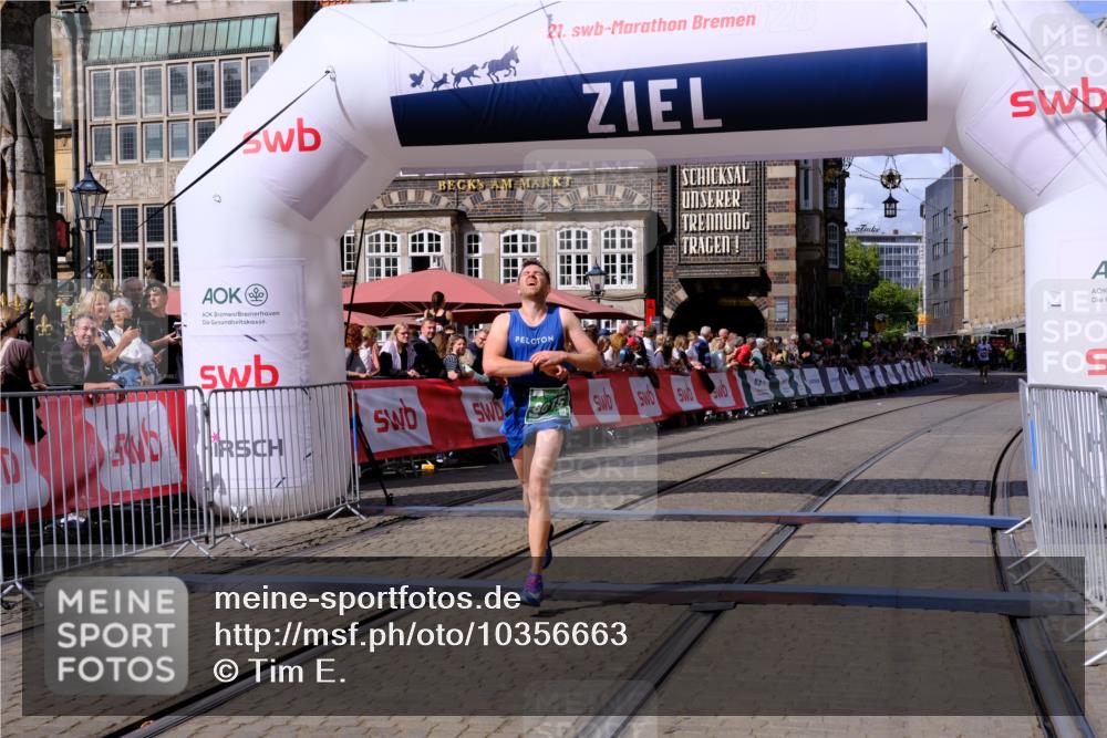 13.09.2026 - 21. swb-Marathon Bremen Tim E. http://msf.ph/oto/10356663 13.09.2026 12:50:57 Ziel 668, 8075 meine-sportfotos.de