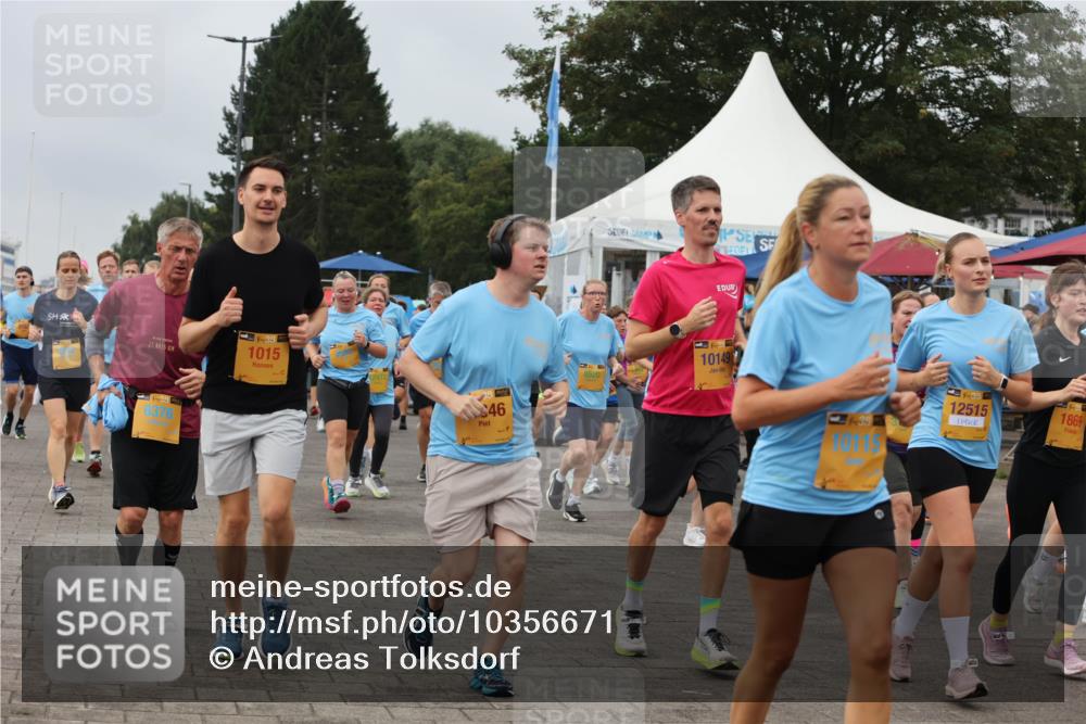 13.09.2026 - Kiel Lauf Andreas Tolksdorf http://msf.ph/oto/10356671 13.09.2026 09:59:16 Kiellinie 21, 0975, 38, 1015, 39, 6376, 46, 8520, 10149, 38, 12515, 1869 meine-sportfotos.de