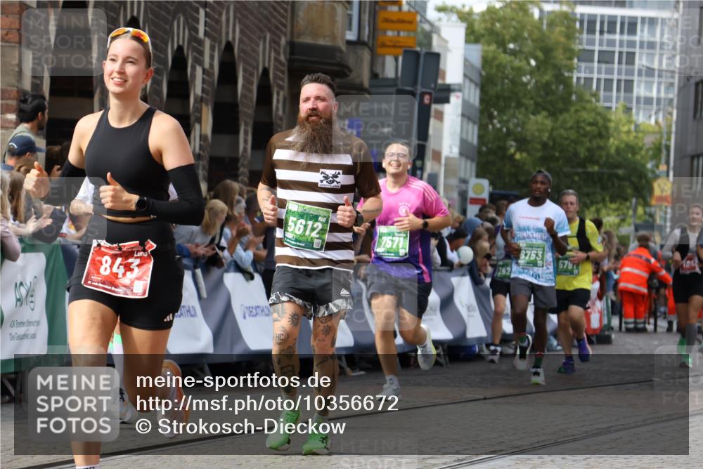 13.09.2026 - 21. swb-Marathon Bremen Strokosch-Dieckow http://msf.ph/oto/10356672 13.09.2026 13:37:15 Ziel 551, 813, 843, 950, 1285, 1641, 1849, 1936, 2241, 2275, 2930, 3122, 3541, 3635, 3787, 3874, 3909, 3998, 4261, 4335, 4410, 4448, 5236, 5355, 5447, 5823, 6050, 6056, 6269, 6408, 6431, 6966, 7046, 7398, 7445, 7640, 7937, 8034, 8498, 8685, 8839, 9310, 9331, 9415, 9589, 9658, 9807, 9840, 270, 391, 448, 869, 1180, 3323, 3627, 3823, 4628, 5388, 5612, 5738, 5791, 6904, 7074, 7571, 8439, 8553, 8748, 8753, 10106 meine-sportfotos.de