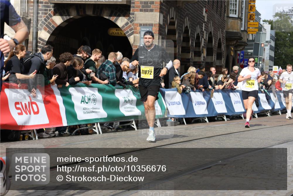 13.09.2026 - 21. swb-Marathon Bremen Strokosch-Dieckow http://msf.ph/oto/10356676 13.09.2026 10:56:55 Ziel 10240, 10356, 10372, 10486, 10540, 10675, 10721, 10771, 10824, 10844, 10888, 10936, 11064, 11069, 11256, 11349, 11407, 11474, 11601, 11795, 11844, 11855, 11871, 11911, 11996, 12543, 10157, 10408, 10700, 10772, 11000, 11236, 11292, 11328, 11484, 11946, 12032 meine-sportfotos.de