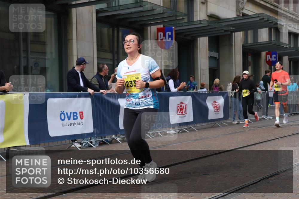13.09.2026 - 21. swb-Marathon Bremen Strokosch-Dieckow http://msf.ph/oto/10356680 13.09.2026 11:17:17 Ziel 10472, 10756, 10979, 11709, 11932, 12226, 12292, 12334, 10295, 10335, 10773, 10779, 10999, 11355, 11461, 11495, 11653, 11672, 12101, 12287 meine-sportfotos.de