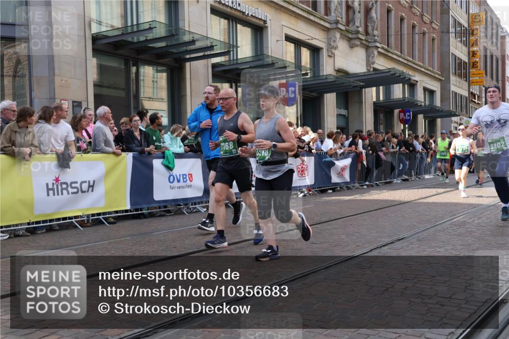 13.09.2026 - 21. swb-Marathon Bremen Strokosch-Dieckow http://msf.ph/oto/10356683 13.09.2026 13:34:15 Ziel 682, 784, 809, 911, 1307, 1395, 1871, 1967, 2215, 2831, 3029, 3052, 3058, 3068, 3214, 3318, 3388, 3409, 3765, 3842, 3890, 4112, 4537, 4616, 5378, 5488, 5566, 5694, 5760, 5852, 6128, 6168, 6244, 6255, 7168, 7746, 7833, 7962, 8182, 8381, 8453, 8493, 8552, 8683, 9453, 9751, 9788, 9802, 13112, 1364, 1656, 2355, 2464, 2727, 3162, 3389, 3522, 3632, 3636, 3790, 3984, 4613, 5147, 5265, 5341, 5489, 5563, 5768, 6090, 6151, 6509, 6623, 7047, 7303, 7431, 8025 meine-sportfotos.de