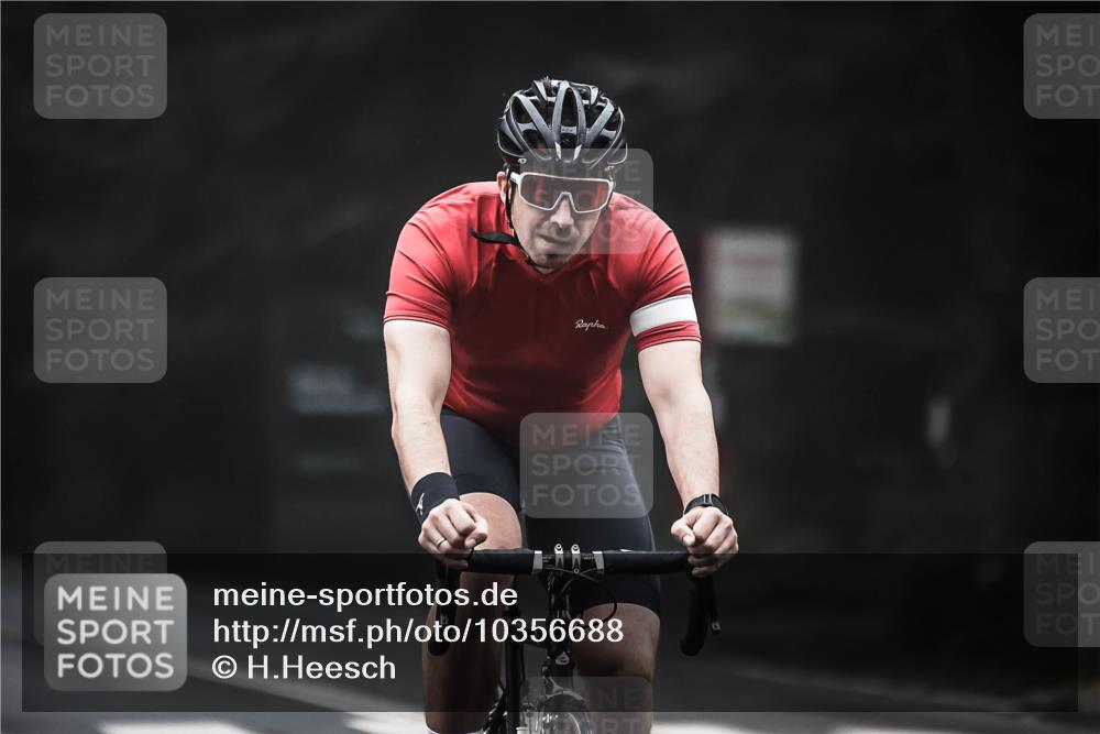 13.09.2026 - Stadtparktriathlon H.Heesch http://msf.ph/oto/10356688 13.09.2026 09:50:37 Radfahren 214, 215, 312 meine-sportfotos.de