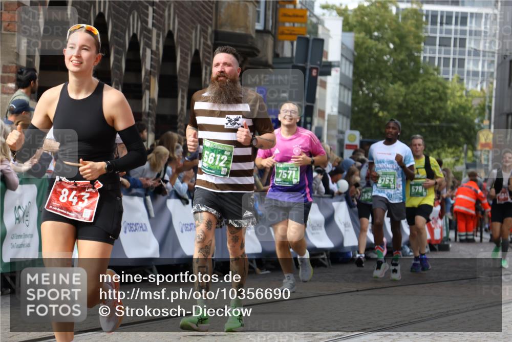 13.09.2026 - 21. swb-Marathon Bremen Strokosch-Dieckow http://msf.ph/oto/10356690 13.09.2026 13:37:15 Ziel 551, 813, 843, 950, 1285, 1641, 1849, 1936, 2241, 2275, 2930, 3122, 3541, 3635, 3787, 3874, 3909, 3998, 4261, 4335, 4410, 4448, 5236, 5355, 5447, 5823, 6050, 6056, 6269, 6408, 6431, 6966, 7046, 7398, 7445, 7640, 7937, 8034, 8498, 8685, 8839, 9310, 9331, 9415, 9589, 9658, 9807, 9840, 270, 391, 448, 869, 1180, 3323, 3627, 3823, 4628, 5388, 5612, 5738, 5791, 6904, 7074, 7571, 8439, 8553, 8748, 8753, 10106 meine-sportfotos.de