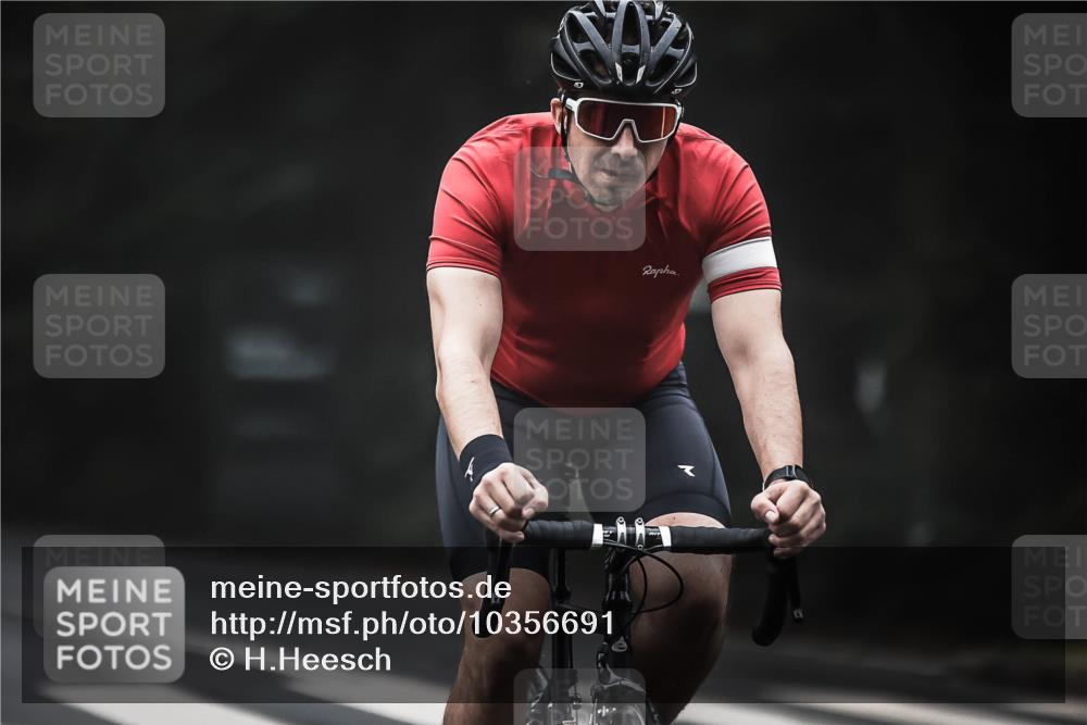 13.09.2026 - Stadtparktriathlon H.Heesch http://msf.ph/oto/10356691 13.09.2026 09:50:37 Radfahren 214, 215, 312 meine-sportfotos.de