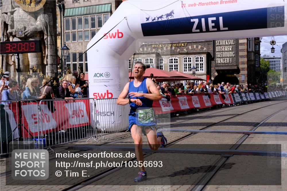 13.09.2026 - 21. swb-Marathon Bremen Tim E. http://msf.ph/oto/10356693 13.09.2026 12:50:58 Ziel 668, 8075 meine-sportfotos.de