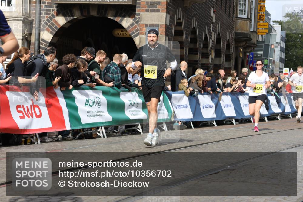 13.09.2026 - 21. swb-Marathon Bremen Strokosch-Dieckow http://msf.ph/oto/10356702 13.09.2026 10:56:55 Ziel 10240, 10356, 10372, 10486, 10540, 10675, 10721, 10771, 10824, 10844, 10888, 10936, 11064, 11069, 11256, 11349, 11407, 11474, 11601, 11795, 11844, 11855, 11871, 11911, 11996, 12543, 10157, 10408, 10700, 10772, 11000, 11236, 11292, 11328, 11484, 11946, 12032 meine-sportfotos.de
