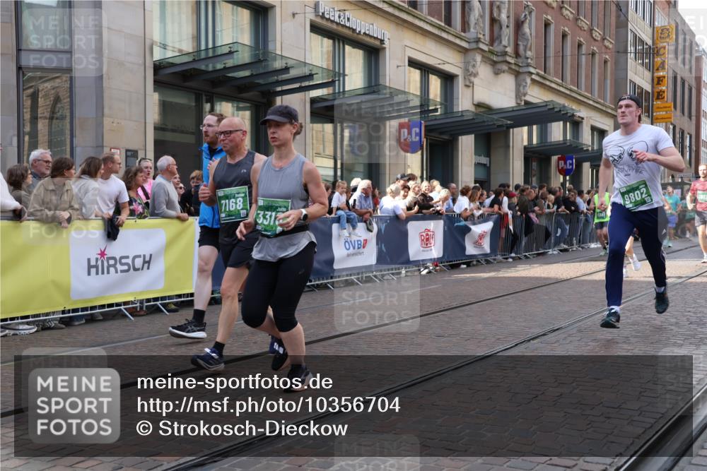 13.09.2026 - 21. swb-Marathon Bremen Strokosch-Dieckow http://msf.ph/oto/10356704 13.09.2026 13:34:15 Ziel 682, 784, 809, 911, 1307, 1395, 1871, 1967, 2215, 2831, 3029, 3052, 3058, 3068, 3214, 3318, 3388, 3409, 3765, 3842, 3890, 4112, 4537, 4616, 5378, 5488, 5566, 5694, 5760, 5852, 6128, 6168, 6244, 6255, 7168, 7746, 7833, 7962, 8182, 8381, 8453, 8493, 8552, 8683, 9453, 9751, 9788, 9802, 13112, 1364, 1656, 2355, 2464, 2727, 3162, 3389, 3522, 3632, 3636, 3790, 3984, 4613, 5147, 5265, 5341, 5489, 5563, 5768, 6090, 6151, 6509, 6623, 7047, 7303, 7431, 8025 meine-sportfotos.de