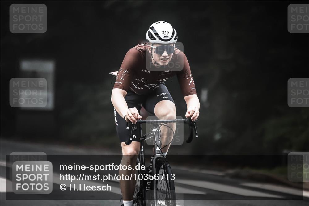 13.09.2026 - Stadtparktriathlon H.Heesch http://msf.ph/oto/10356713 13.09.2026 09:50:39 Radfahren 214, 215, 312 meine-sportfotos.de