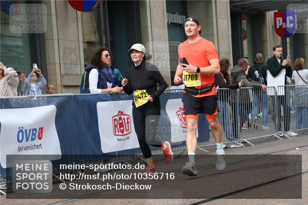 13.09.2026 - 21. swb-Marathon Bremen Strokosch-Dieckow http://msf.ph/oto/10356716 13.09.2026 11:17:18 Ziel 10472, 10756, 10979, 11709, 11932, 12226, 12292, 12334, 10295, 10335, 10773, 10779, 10999, 11355, 11461, 11495, 11653, 11672, 12101, 12287 meine-sportfotos.de