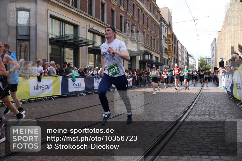 13.09.2026 - 21. swb-Marathon Bremen Strokosch-Dieckow http://msf.ph/oto/10356723 13.09.2026 13:34:16 Ziel 682, 784, 809, 911, 1307, 1395, 1871, 1967, 2215, 2831, 3029, 3052, 3058, 3068, 3214, 3318, 3388, 3409, 3765, 3842, 3890, 4112, 4537, 4616, 5378, 5488, 5566, 5694, 5760, 5852, 6128, 6168, 6244, 6255, 7168, 7746, 7833, 7962, 8182, 8381, 8453, 8493, 8552, 8683, 9453, 9751, 9788, 9802, 13112, 911, 1364, 1656, 2355, 2464, 3162, 3214, 3389, 3522, 3632, 3636, 3790, 3984, 4112, 4613, 5147, 5265, 5341, 5489, 5563, 5768, 6090, 6151, 6509, 6623, 7047, 7303, 7431, 8025 meine-sportfotos.de