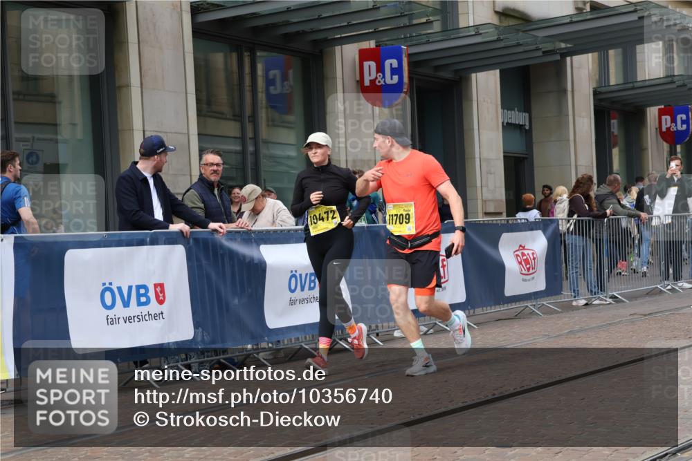 13.09.2026 - 21. swb-Marathon Bremen Strokosch-Dieckow http://msf.ph/oto/10356740 13.09.2026 11:17:19 Ziel 10472, 10756, 10979, 11367, 11709, 11932, 12226, 12292, 12334, 10295, 10335, 10773, 10779, 10999, 11355, 11461, 11495, 11653, 11672, 12101, 12287 meine-sportfotos.de