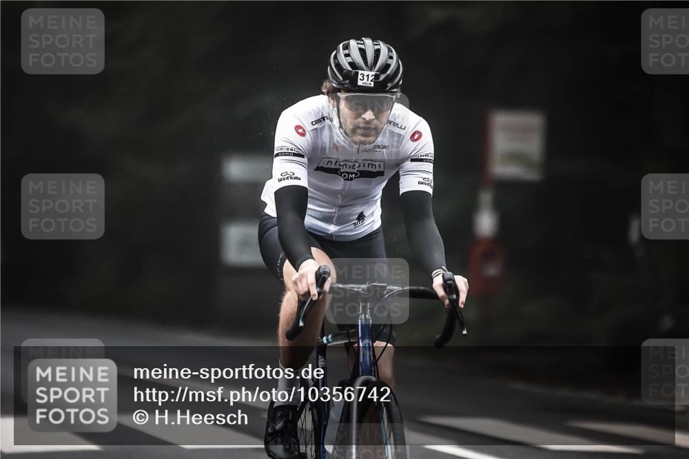 13.09.2026 - Stadtparktriathlon H.Heesch http://msf.ph/oto/10356742 13.09.2026 09:50:42 Radfahren 214, 215, 312 meine-sportfotos.de
