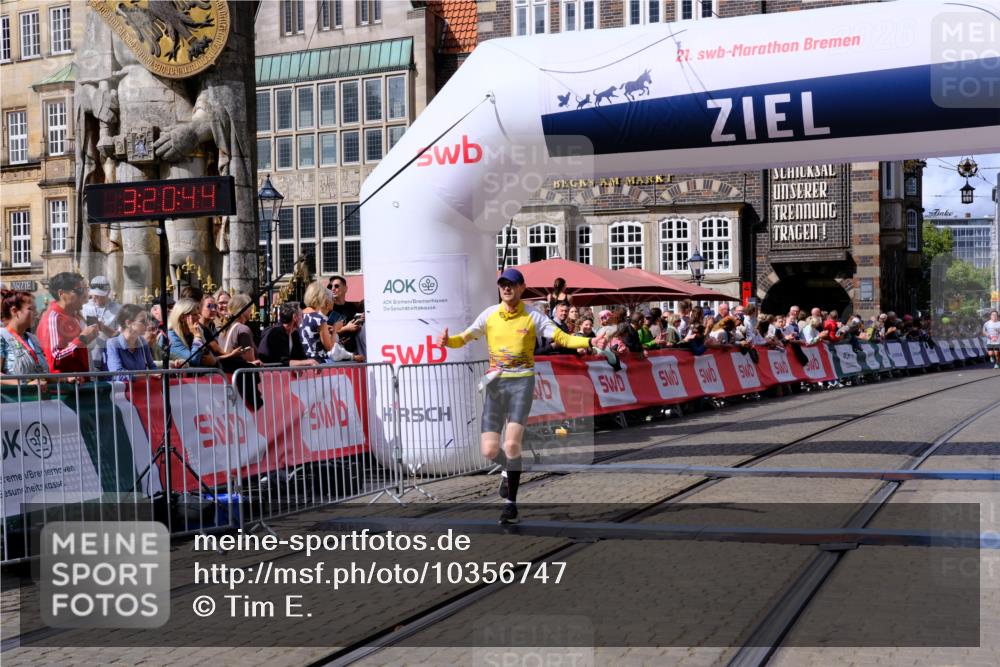 13.09.2026 - 21. swb-Marathon Bremen Tim E. http://msf.ph/oto/10356747 13.09.2026 12:51:33 Ziel 858, 1453, 3617, 13033 meine-sportfotos.de