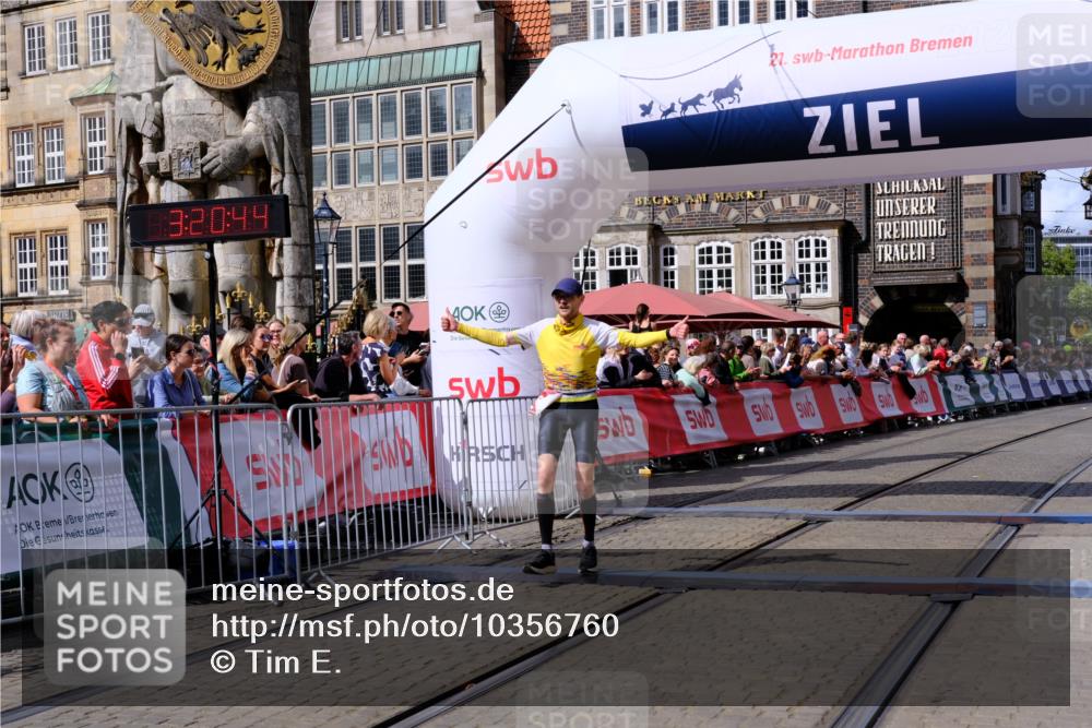 13.09.2026 - 21. swb-Marathon Bremen Tim E. http://msf.ph/oto/10356760 13.09.2026 12:51:33 Ziel 858, 1453, 3617, 13033 meine-sportfotos.de