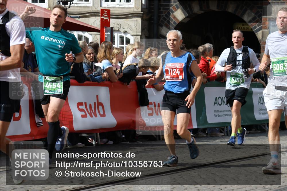 13.09.2026 - 21. swb-Marathon Bremen Strokosch-Dieckow http://msf.ph/oto/10356763 13.09.2026 13:33:45 Ziel 831, 1124, 2283, 2980, 3562, 4052, 4219, 4243, 4492, 4536, 4543, 4565, 5040, 5560, 5660, 5726, 5790, 5861, 5862, 5914, 6256, 6421, 6597, 6614, 6777, 6844, 6882, 6915, 6997, 7145, 7421, 7467, 7523, 7789, 7863, 8093, 8177, 8501, 8599, 8602, 8691, 9206, 9508, 9616, 9856, 9883, 10114, 13078, 13084, 1656, 2727, 3389, 3522, 4554, 4613, 4658, 4874, 5156, 5513, 5563, 5587, 6151, 6508, 6509, 6623, 7047, 7354, 7431, 8025, 8512, 8641, 9068, 9128, 9344 meine-sportfotos.de