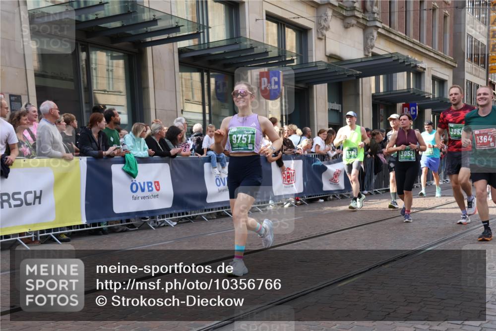 13.09.2026 - 21. swb-Marathon Bremen Strokosch-Dieckow http://msf.ph/oto/10356766 13.09.2026 13:34:17 Ziel 682, 784, 809, 1307, 1395, 1871, 1967, 2215, 2831, 3029, 3052, 3058, 3068, 3318, 3380, 3388, 3409, 3765, 3842, 3890, 4537, 4616, 5378, 5488, 5566, 5694, 5760, 5852, 6128, 6168, 6244, 6255, 7168, 7746, 7833, 7962, 8182, 8381, 8453, 8493, 8552, 8683, 9453, 9751, 9788, 9802, 13112, 911, 1364, 1656, 2355, 2464, 3068, 3162, 3214, 3389, 3522, 3632, 3636, 3790, 3984, 4112, 4613, 5147, 5265, 5341, 5489, 5563, 5768, 6090, 6151, 6509, 6623, 7047, 7303, 7431, 8025 meine-sportfotos.de