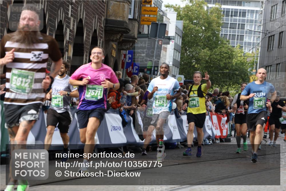 13.09.2026 - 21. swb-Marathon Bremen Strokosch-Dieckow http://msf.ph/oto/10356775 13.09.2026 13:37:16 Ziel 551, 813, 843, 950, 1285, 1641, 1849, 2241, 2275, 2930, 3122, 3541, 3635, 3787, 3874, 3909, 3998, 4261, 4335, 4410, 4448, 5236, 5355, 5447, 5823, 6056, 6269, 6408, 6431, 6966, 7046, 7398, 7445, 7640, 7937, 8034, 8498, 8685, 8839, 9310, 9331, 9415, 9589, 9807, 9840, 270, 391, 448, 869, 3323, 3627, 3823, 4628, 5388, 5612, 5738, 5791, 7074, 7571, 8439, 8553, 8674, 8748, 8753, 10106 meine-sportfotos.de