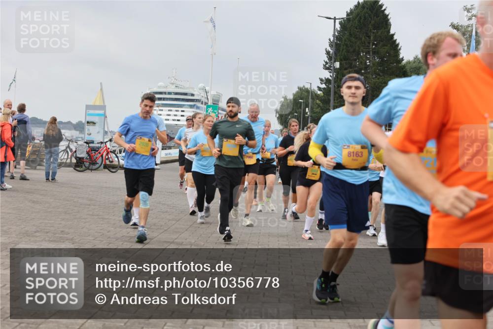 13.09.2026 - Kiel Lauf Andreas Tolksdorf http://msf.ph/oto/10356778 13.09.2026 09:59:23 Kiellinie 2920, 7001, 8163, 7060 meine-sportfotos.de