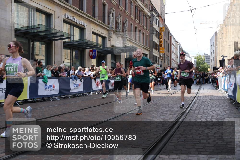 13.09.2026 - 21. swb-Marathon Bremen Strokosch-Dieckow http://msf.ph/oto/10356783 13.09.2026 13:34:18 Ziel 682, 784, 809, 1307, 1395, 1871, 1967, 2215, 2525, 2831, 3029, 3052, 3058, 3318, 3353, 3380, 3388, 3409, 3765, 3842, 3890, 4537, 4616, 5378, 5488, 5566, 5694, 5760, 5852, 6128, 6168, 6244, 6255, 7168, 7746, 7833, 7962, 8182, 8381, 8453, 8493, 8552, 8683, 9453, 9751, 9788, 9802, 13112, 911, 1364, 2355, 2464, 3068, 3162, 3214, 3632, 3636, 3790, 3984, 4112, 4613, 5147, 5265, 5341, 5489, 5563, 5768, 6090, 6509, 6623, 7047, 7303, 7431, 8025 meine-sportfotos.de
