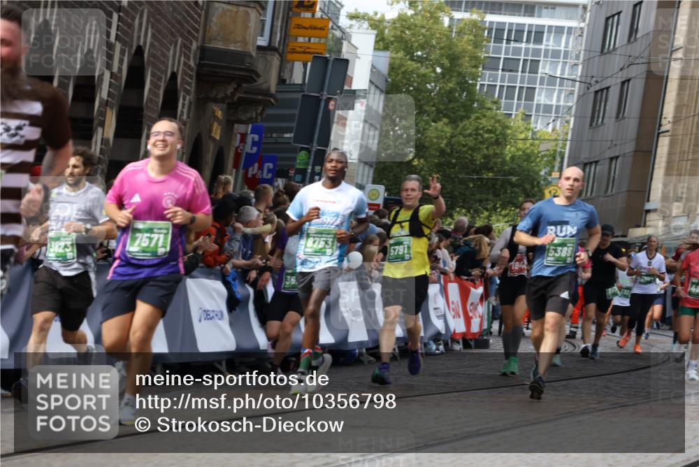 13.09.2026 - 21. swb-Marathon Bremen Strokosch-Dieckow http://msf.ph/oto/10356798 13.09.2026 13:37:16 Ziel 551, 813, 843, 950, 1285, 1641, 1849, 2241, 2275, 2930, 3122, 3541, 3635, 3787, 3874, 3909, 3998, 4261, 4335, 4410, 4448, 5236, 5355, 5447, 5823, 6056, 6269, 6408, 6431, 6966, 7046, 7398, 7445, 7640, 7937, 8034, 8498, 8685, 8839, 9310, 9331, 9415, 9589, 9807, 9840, 270, 391, 448, 869, 3323, 3627, 3823, 4628, 5388, 5612, 5738, 5791, 7074, 7571, 8439, 8553, 8674, 8748, 8753, 10106 meine-sportfotos.de