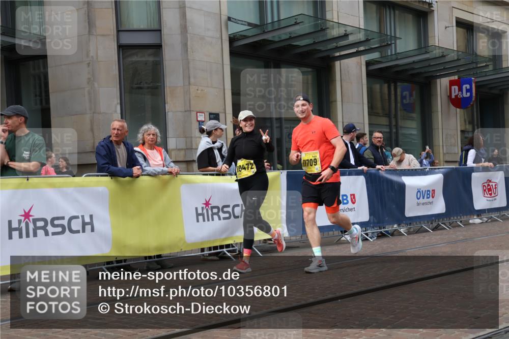 13.09.2026 - 21. swb-Marathon Bremen Strokosch-Dieckow http://msf.ph/oto/10356801 13.09.2026 11:17:21 Ziel 10472, 10756, 10979, 11367, 11709, 11932, 12226, 12292, 12334, 10295, 10335, 10773, 10779, 10999, 11355, 11461, 11495, 11653, 11672, 12101, 12287 meine-sportfotos.de