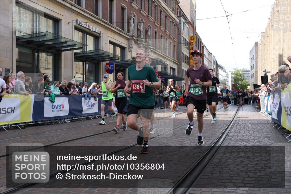 13.09.2026 - 21. swb-Marathon Bremen Strokosch-Dieckow http://msf.ph/oto/10356804 13.09.2026 13:34:18 Ziel 682, 784, 809, 1307, 1395, 1871, 1967, 2215, 2525, 2831, 3029, 3052, 3058, 3318, 3353, 3380, 3388, 3409, 3765, 3842, 3890, 4537, 4616, 5378, 5488, 5566, 5694, 5760, 5852, 6128, 6168, 6244, 6255, 7168, 7746, 7833, 7962, 8182, 8381, 8453, 8493, 8552, 8683, 9453, 9751, 9788, 9802, 13112, 911, 1364, 2355, 2464, 3068, 3162, 3214, 3632, 3636, 3790, 3984, 4112, 4613, 5147, 5265, 5341, 5489, 5563, 5768, 6090, 6509, 6623, 7047, 7303, 7431, 8025 meine-sportfotos.de
