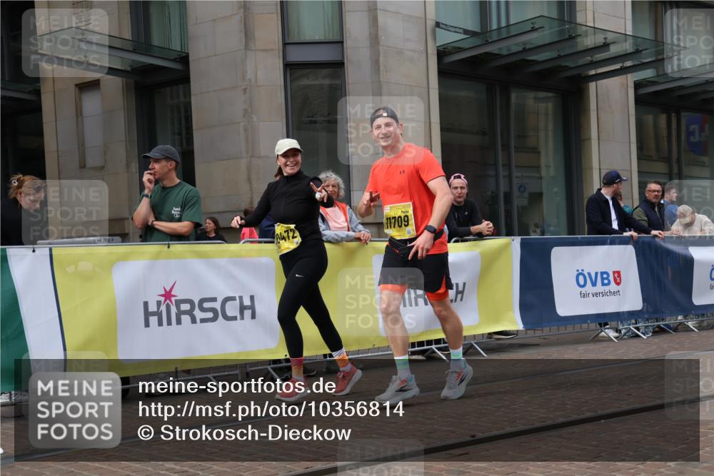 13.09.2026 - 21. swb-Marathon Bremen Strokosch-Dieckow http://msf.ph/oto/10356814 13.09.2026 11:17:21 Ziel 10472, 10756, 10979, 11367, 11709, 11932, 12226, 12292, 12334, 10295, 10335, 10773, 10779, 10999, 11355, 11461, 11495, 11653, 11672, 12101, 12287 meine-sportfotos.de