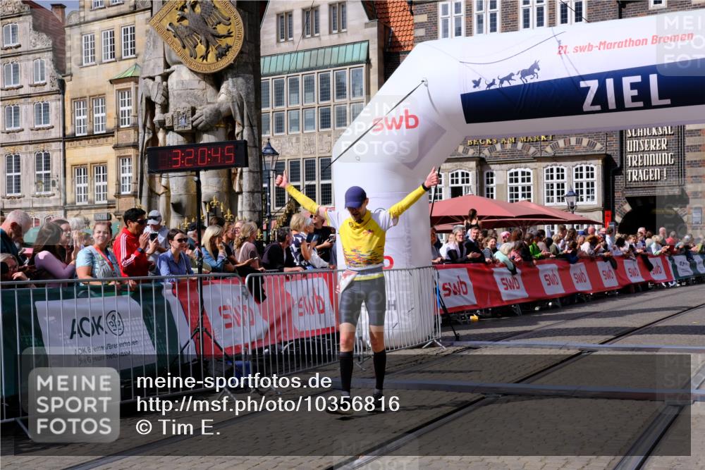 13.09.2026 - 21. swb-Marathon Bremen Tim E. http://msf.ph/oto/10356816 13.09.2026 12:51:34 Ziel 858, 1453, 3617, 13033 meine-sportfotos.de