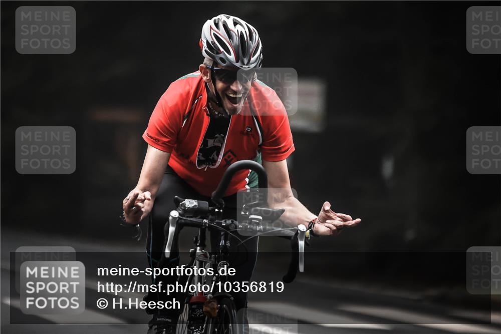 13.09.2026 - Stadtparktriathlon H.Heesch http://msf.ph/oto/10356819 13.09.2026 09:50:54 Radfahren 271, 285, 293, 310 meine-sportfotos.de