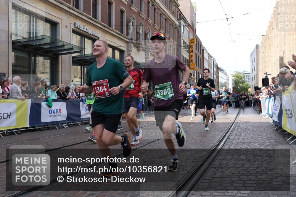 13.09.2026 - 21. swb-Marathon Bremen Strokosch-Dieckow http://msf.ph/oto/10356821 13.09.2026 13:34:19 Ziel 682, 784, 809, 1210, 1307, 1395, 1871, 1967, 2215, 2525, 2831, 3029, 3052, 3058, 3318, 3353, 3380, 3388, 3409, 3765, 3842, 3890, 4537, 4616, 5378, 5488, 5566, 5694, 5760, 5852, 6128, 6168, 6244, 6255, 7168, 7746, 7833, 7962, 8182, 8381, 8453, 8493, 8552, 8683, 9038, 9751, 9788, 9802, 9820, 13112, 682, 911, 1364, 2355, 2464, 3068, 3162, 3214, 3632, 3636, 3790, 3984, 4112, 4613, 5147, 5265, 5341, 5489, 5768, 6090, 6509, 7047, 7303 meine-sportfotos.de