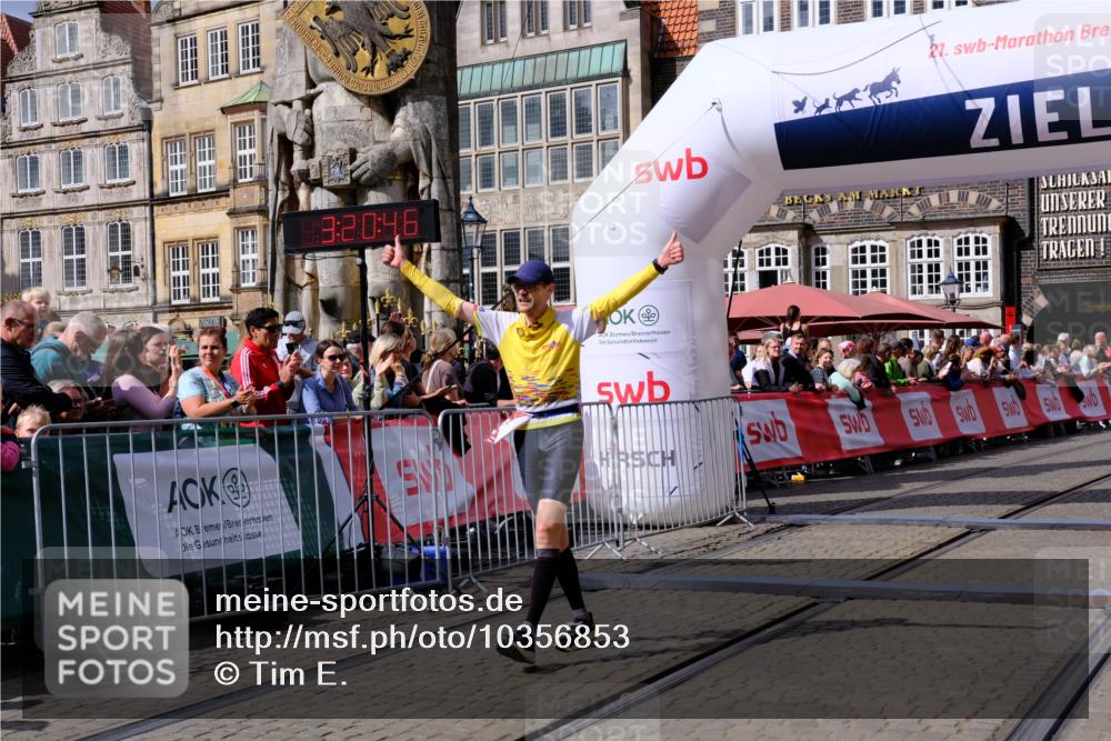 13.09.2026 - 21. swb-Marathon Bremen Tim E. http://msf.ph/oto/10356853 13.09.2026 12:51:34 Ziel 858, 1453, 3617, 13033 meine-sportfotos.de