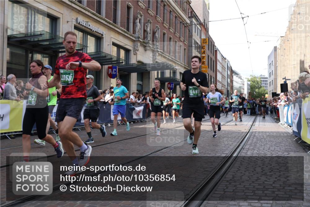 13.09.2026 - 21. swb-Marathon Bremen Strokosch-Dieckow http://msf.ph/oto/10356854 13.09.2026 13:34:19 Ziel 682, 784, 809, 1210, 1307, 1395, 1871, 1967, 2215, 2525, 2831, 3029, 3052, 3058, 3318, 3353, 3380, 3388, 3409, 3765, 3842, 3890, 4537, 4616, 5378, 5488, 5566, 5694, 5760, 5852, 6128, 6168, 6244, 6255, 7168, 7746, 7833, 7962, 8182, 8381, 8453, 8493, 8552, 8683, 9038, 9751, 9788, 9802, 9820, 13112, 682, 911, 1364, 2355, 2464, 3068, 3162, 3214, 3632, 3636, 3790, 3984, 4112, 4613, 5147, 5265, 5341, 5489, 5768, 6090, 6509, 7047, 7303 meine-sportfotos.de