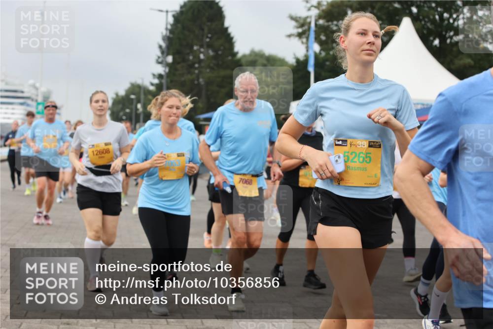 13.09.2026 - Kiel Lauf Andreas Tolksdorf http://msf.ph/oto/10356856 13.09.2026 09:59:26 Kiellinie 12608, 7060, 48, 5265 meine-sportfotos.de
