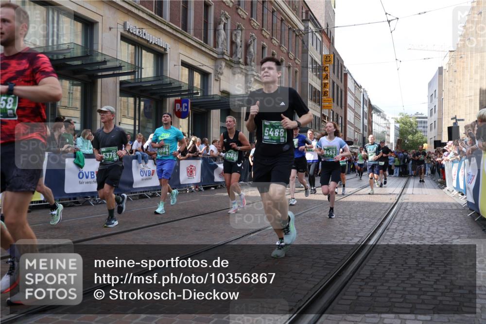 13.09.2026 - 21. swb-Marathon Bremen Strokosch-Dieckow http://msf.ph/oto/10356867 13.09.2026 13:34:20 Ziel 784, 809, 1210, 1307, 1395, 1871, 1967, 2215, 2525, 2561, 2831, 3029, 3052, 3058, 3318, 3353, 3380, 3388, 3409, 3765, 3842, 3890, 4537, 4616, 5378, 5488, 5566, 5694, 5760, 5852, 6128, 6168, 6244, 6255, 7168, 7443, 7746, 7833, 7962, 8182, 8381, 8453, 8493, 8552, 8683, 9038, 9751, 9788, 9802, 9820, 13112, 682, 911, 1364, 2355, 2464, 3068, 3162, 3214, 3632, 3636, 3790, 3984, 4112, 4613, 5147, 5265, 5341, 5489, 5768, 5852, 6090, 6509, 7047, 7303 meine-sportfotos.de