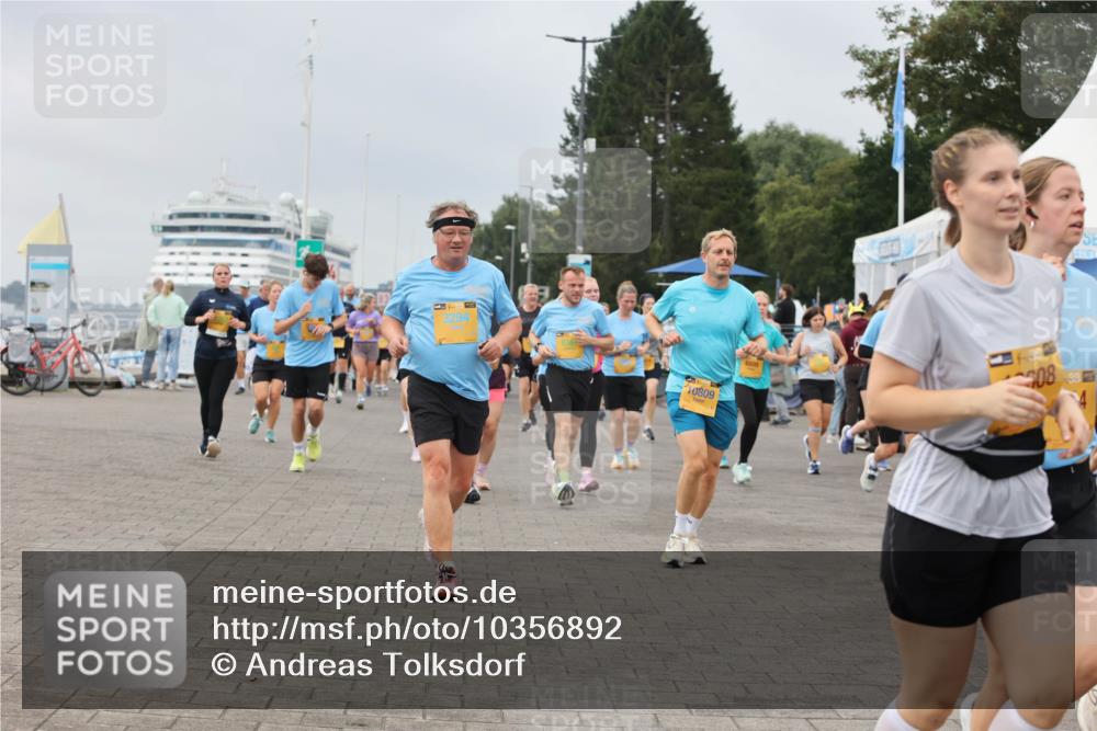 13.09.2026 - Kiel Lauf Andreas Tolksdorf http://msf.ph/oto/10356892 13.09.2026 09:59:27 Kiellinie 3294, 10809, 39, 08, 39 meine-sportfotos.de