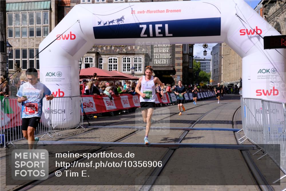 13.09.2026 - 21. swb-Marathon Bremen Tim E. http://msf.ph/oto/10356906 13.09.2026 12:51:44 Ziel 3617, 13033 meine-sportfotos.de