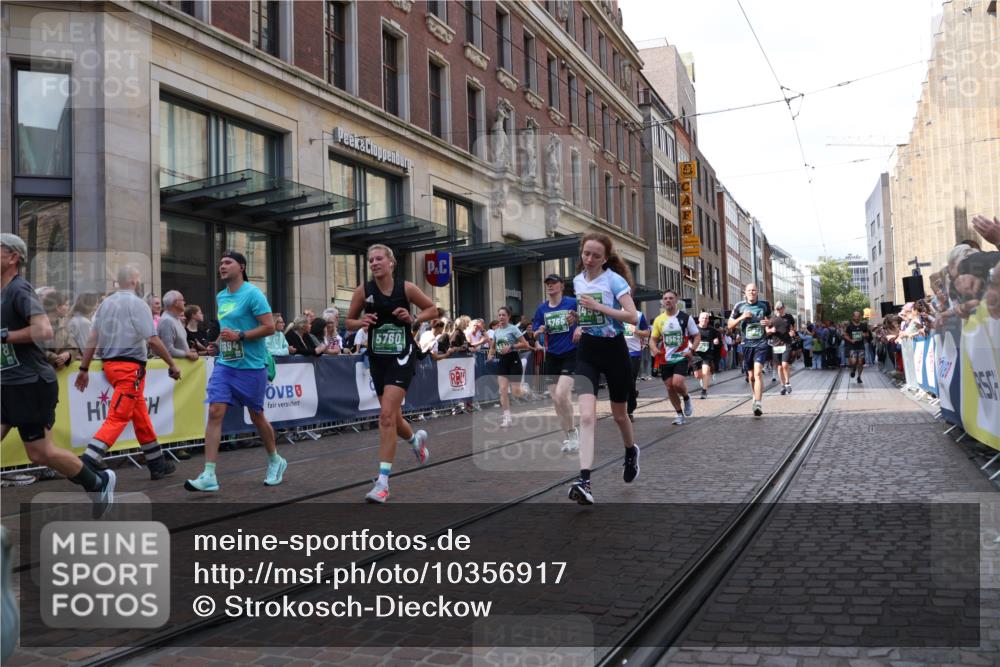 13.09.2026 - 21. swb-Marathon Bremen Strokosch-Dieckow http://msf.ph/oto/10356917 13.09.2026 13:34:21 Ziel 784, 809, 1210, 1307, 1395, 1871, 1967, 2215, 2525, 2561, 2831, 3029, 3052, 3058, 3318, 3353, 3380, 3388, 3409, 3765, 3842, 3890, 4537, 4616, 5378, 5415, 5488, 5566, 5694, 5760, 6128, 6168, 6244, 6255, 7168, 7443, 7833, 7962, 8182, 8381, 8453, 8493, 8552, 8683, 9038, 9751, 9788, 9820, 13112, 13180, 682, 911, 1307, 1364, 2355, 2464, 3068, 3162, 3214, 3632, 3636, 3790, 3984, 4112, 4613, 5147, 5265, 5341, 5489, 5768, 5852, 6090, 6509, 7047, 7303 meine-sportfotos.de