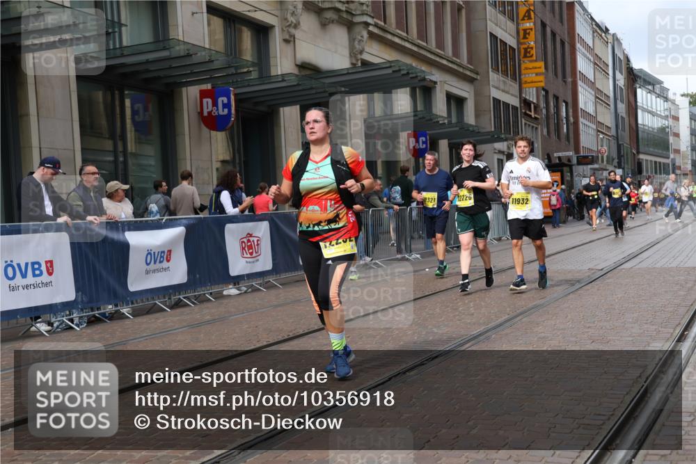 13.09.2026 - 21. swb-Marathon Bremen Strokosch-Dieckow http://msf.ph/oto/10356918 13.09.2026 11:17:31 Ziel 10137, 10756, 11367, 11932, 12023, 12226, 12292, 12321, 12373, 10472, 10773, 10779, 10979, 11495, 11672, 11709, 12101, 12334 meine-sportfotos.de